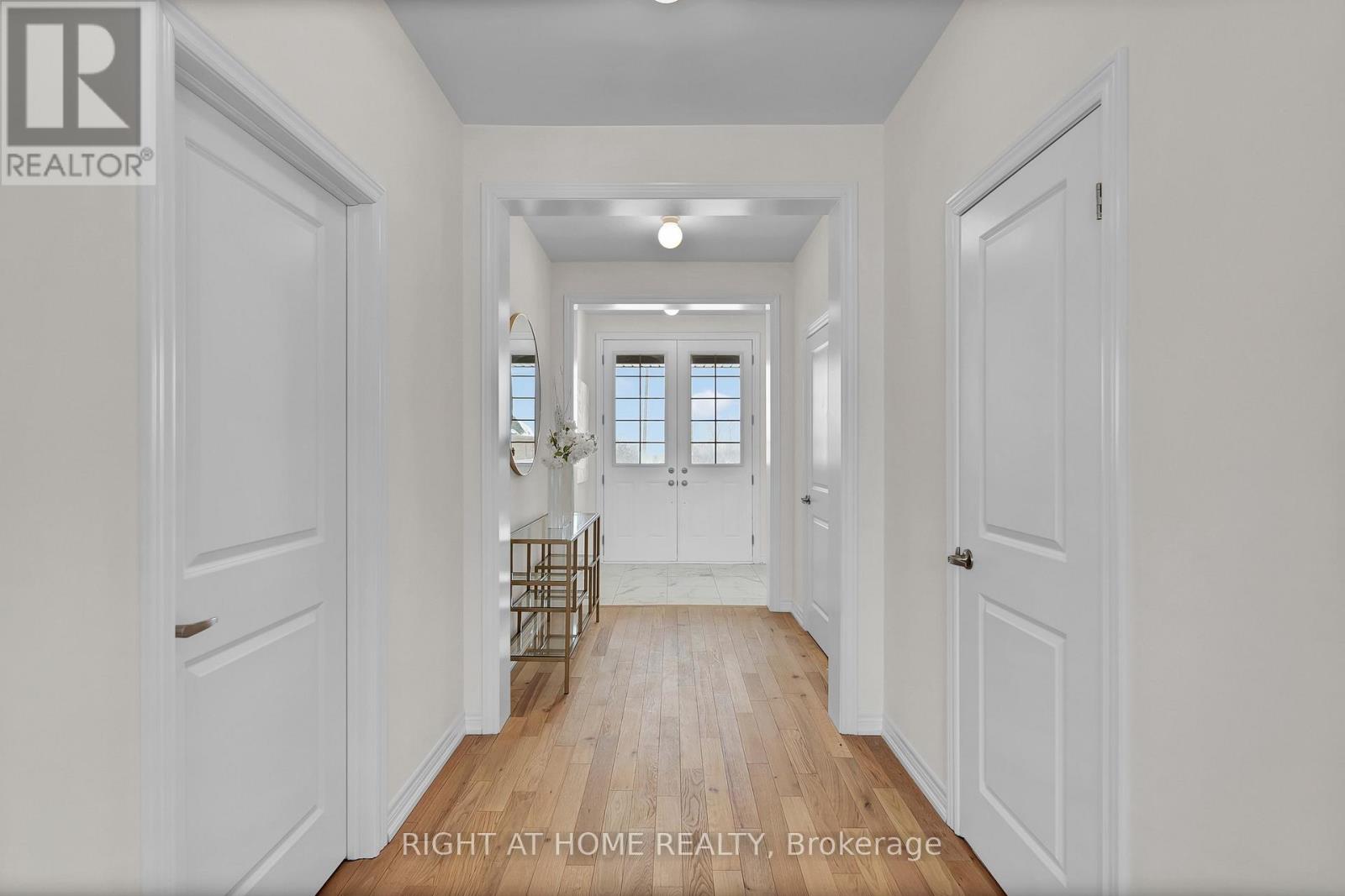 Foyer — hardwood, coat closet